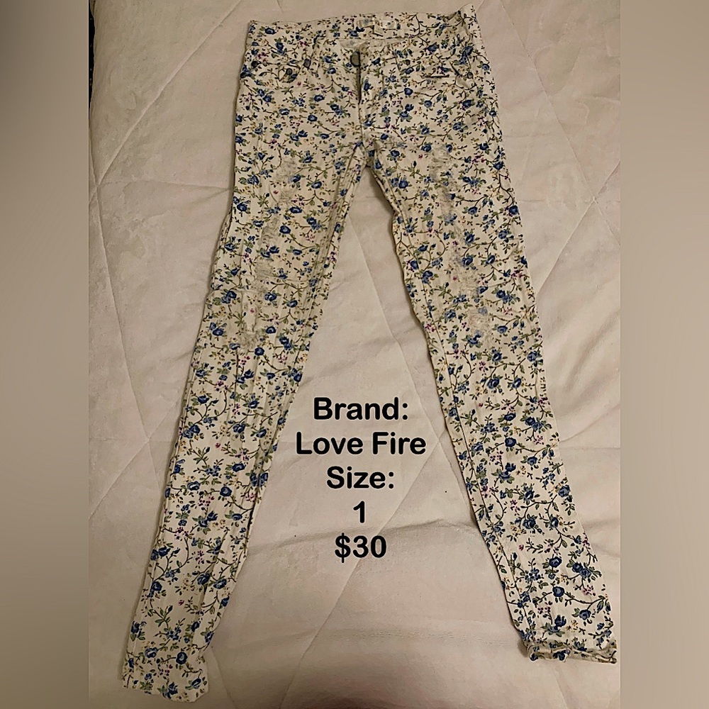 Love ❤️ Fire 🔥 Floral Destroyed Skinny Jeans, Size 1 juniors